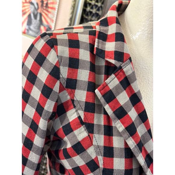 Chic Vintage Blazer with Retro Checkered Pattern and Elegant Peplum Detail - Picture 3 of 8